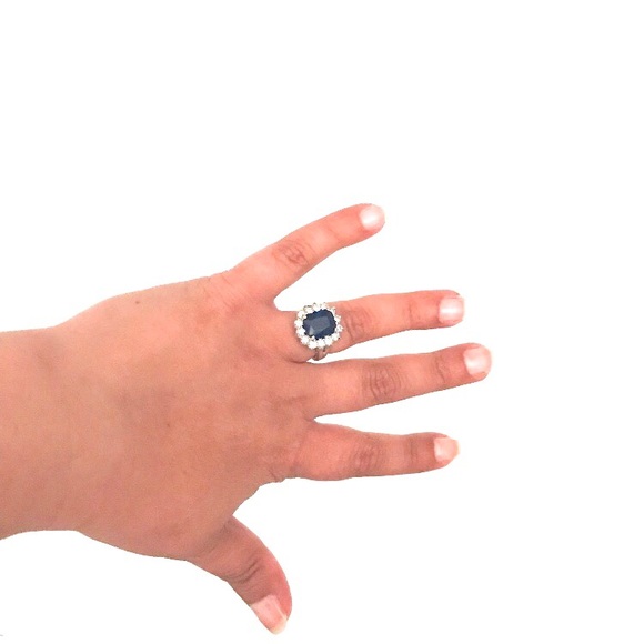 Gorgeous Sapphire Halo Costume Jewelry Ring NWOT - Picture 7 of 8
